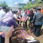 Penkab Bangli Makamkan Jenazah ODGJ Tanpa Keluarga
