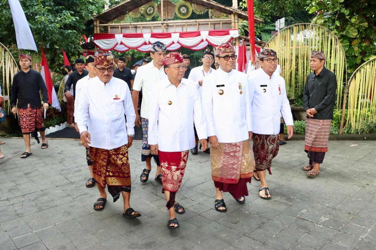 Pimpin Apel Peringatan HUT ke-237 Kota Denpasar, Walikota Jaya Negara Apresiasi Sinergi Pemkot dan Pemprov 