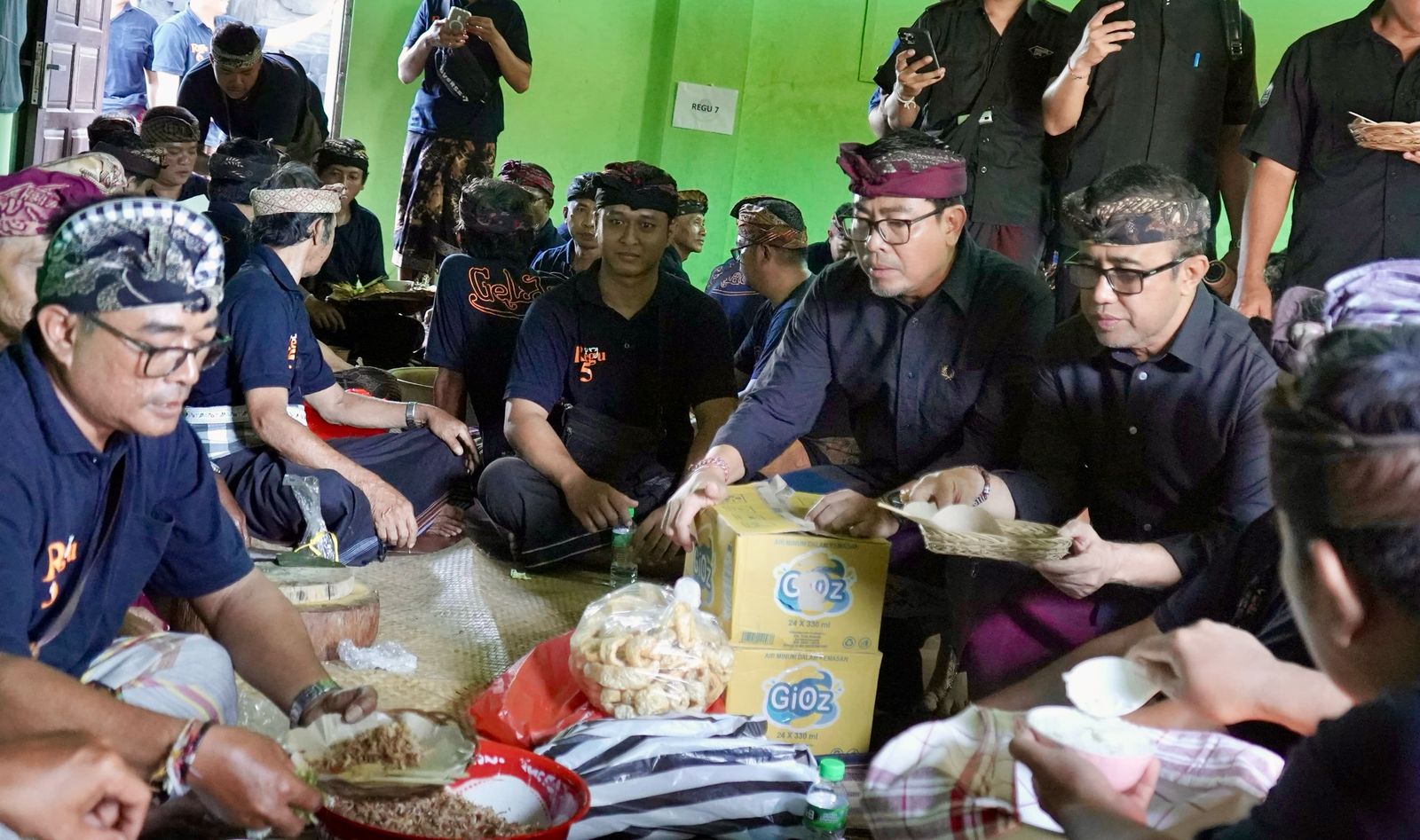 Walikota Jaya Negara hadiri Lomba Ngelawar dan Gebogan Banjar Geladag