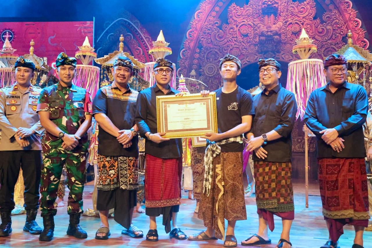 Kasanga Festival 2025 Resmi Ditutup, Walikota Jaya Negara Serahkan Penghargaan Peserta Terbaik