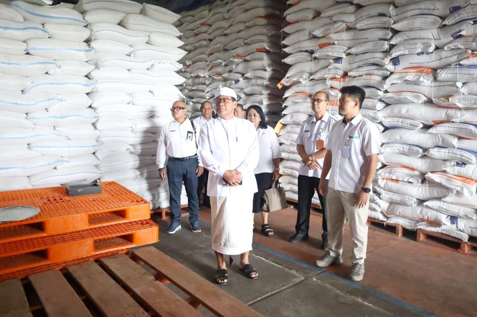 Jelang Nyepi Tahun Caka 1947 dan Idul Fitri, Sekda Alit Wiradana Pimpin TPID Pantau Ketersediaan Stok Beras