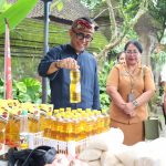 Walikota Jaya Negara Tinjau Pasar Murah Di Wantilan Pura Dalem Yangbatu.