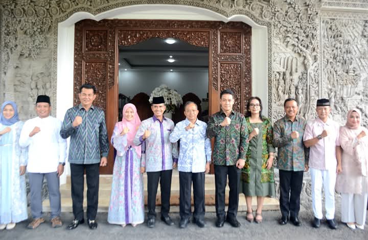 Ketua DPRD Provinsi Bali, Dewa Made Mahayadnya S. H, Hadiri  Open House di Kediaman Pangdam IX/Udayana