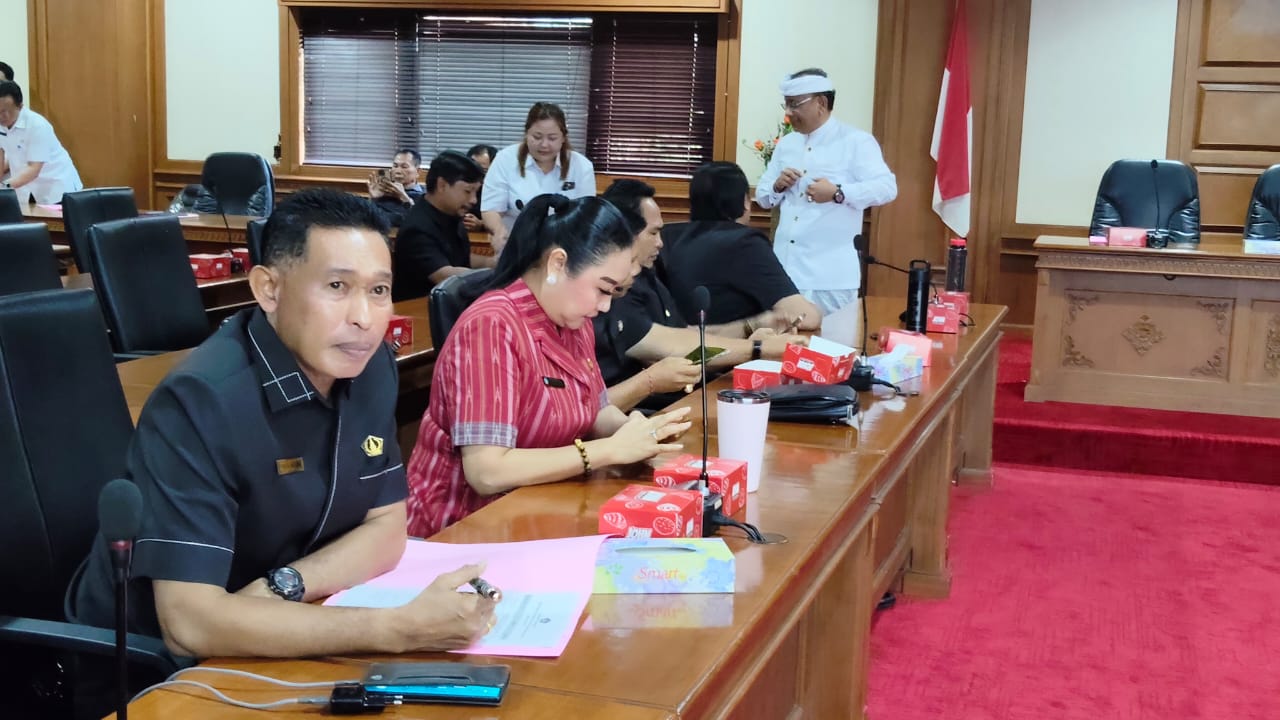 Puspa Negara Ketua Fraksi Gerindra DPRD Badung, Soroti Kabel Semrawut, Macet dan Sampah