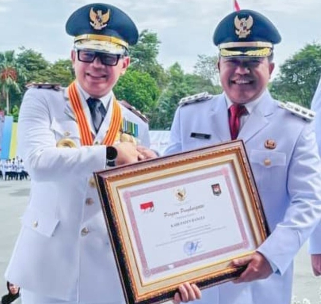 Bupati Sedana Arta Terima Penghargaan Kinerja  Penyelengaraan Pemerintahan Daerah