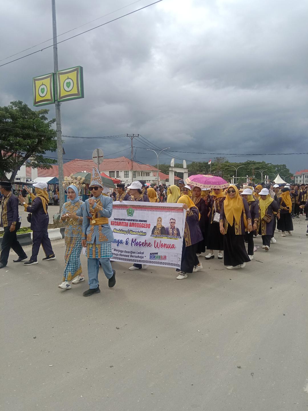 Barisan Pawai Budaya Semarakan  HUT ke-65 Konawe