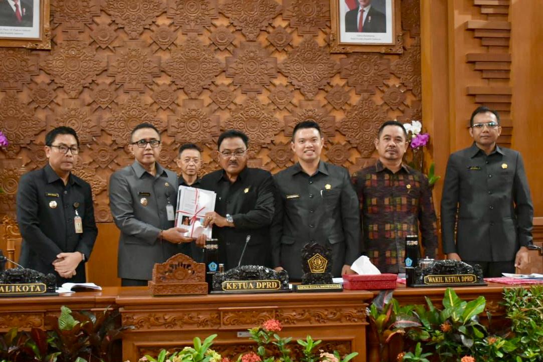 Walikota Jaya Negara Sampaikan Ranperda Pertanggung Jawaban APBD TA. 2024