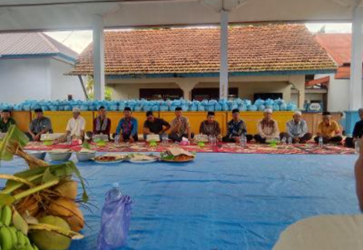 Sambut 1 Muharam 1447. H. Lembaga Adat Bersama Warga Desa Amandete Gelar Do,a Bersama di Pendopo Desa.