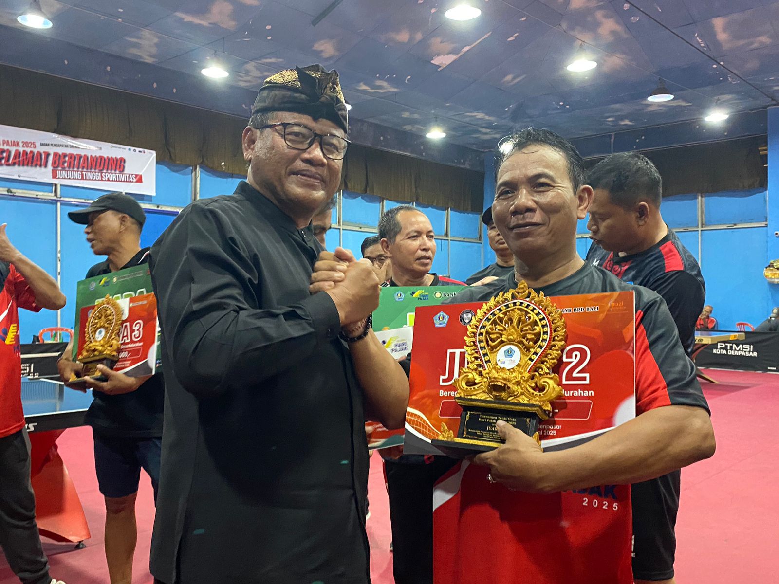 Sekda Alit Wiradana Tutup Gelaran Turnamen Tenis Meja Hari Pajak di Kota Denpasar.