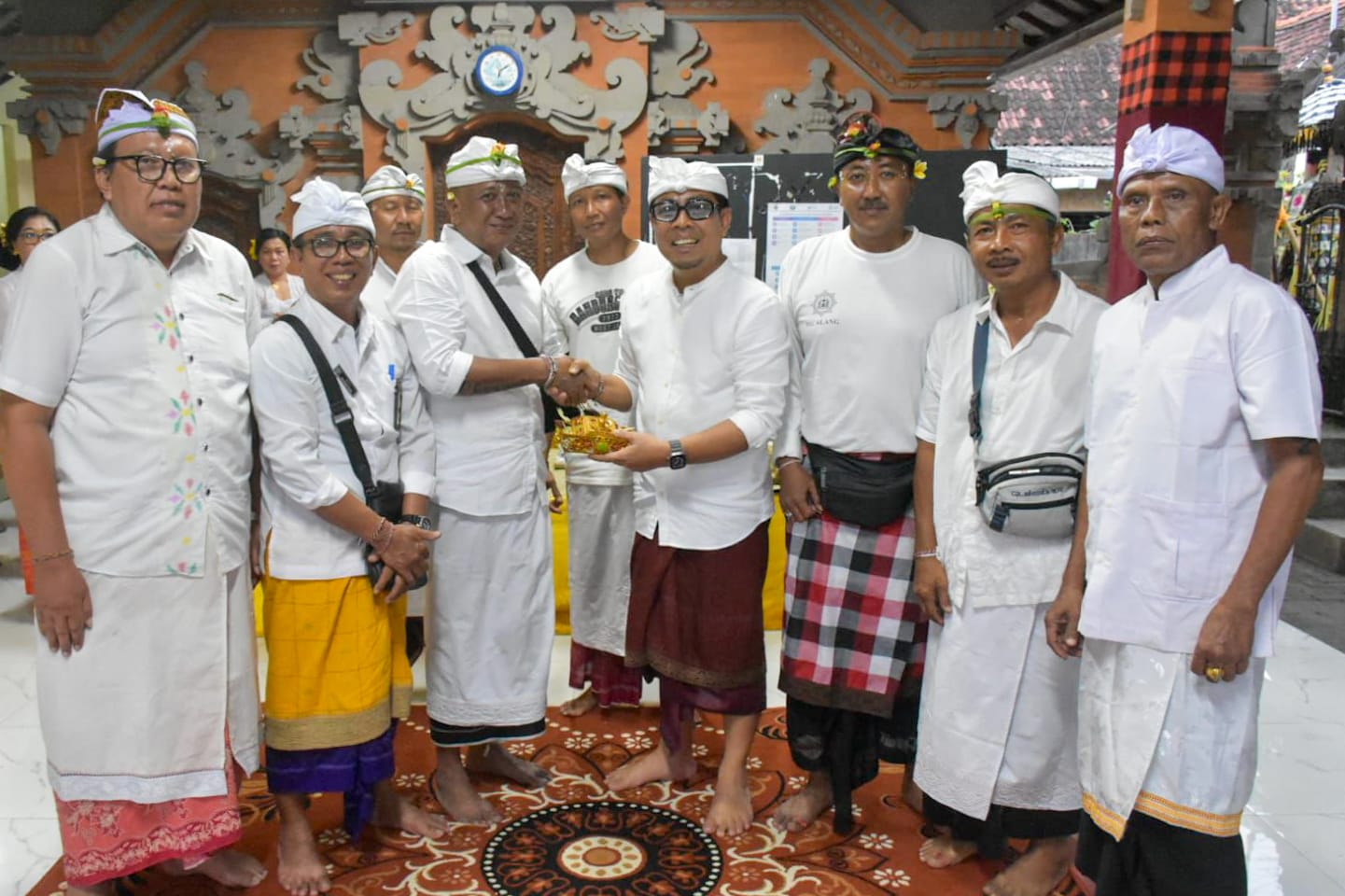 Wawali Arya Wibawa Hadiri Pujawali di Pura Batu Bintang, Desa Dauh Puri Kelod.