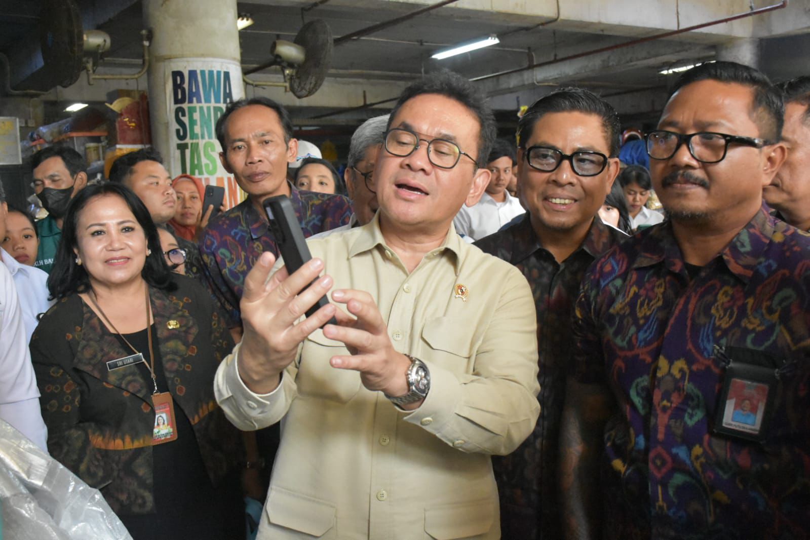 Wawali Arya Wibawa Dampingi Kunjungan Mendag Budi Santoso di Pasar Badung
