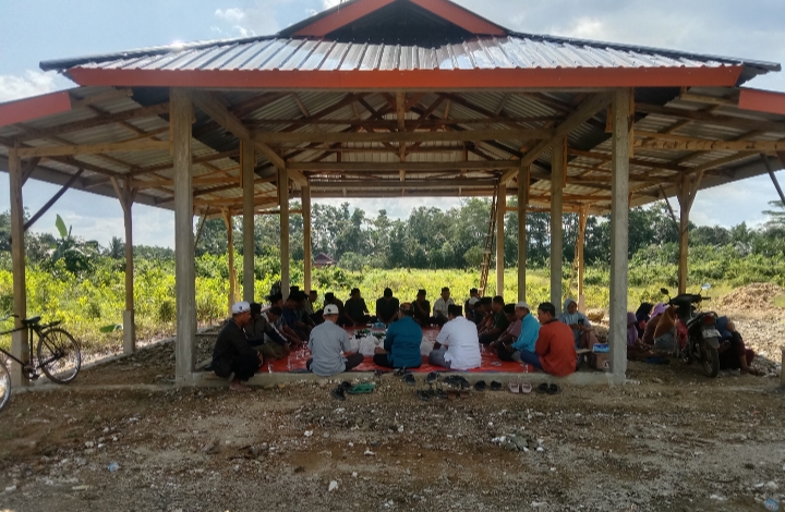 Warga Adat Desa Amendete, Sultra Gelar Syukuran