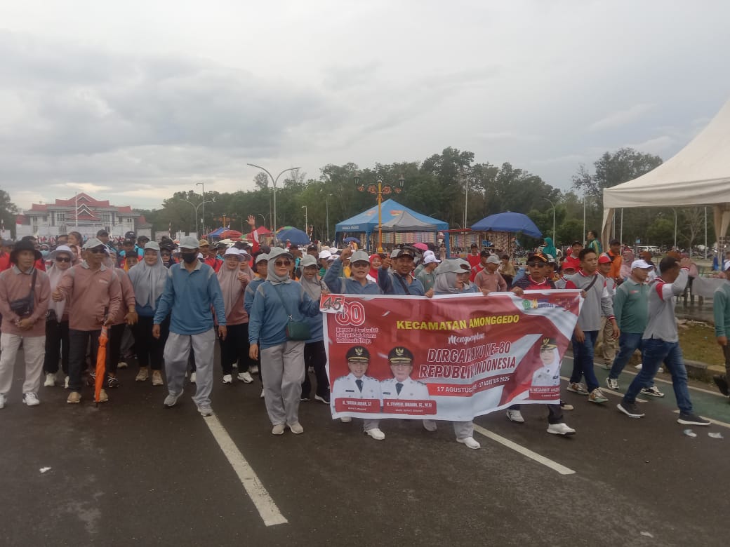 Semarakan HUT RI ke-80, Bupati Konawe Lepas Ribuan Barisan Defile