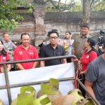 Wawali Denpasar Arya Wibawa Tinjau Bazzar Pangan Dinas Perikanan di Desa Dangri Klod.