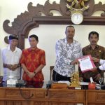 Soroti Polemik MDA, Aliansi Mahasiswa dan Pemuda Hindu Sampaikan 10 Petisi ke DPRD Bali