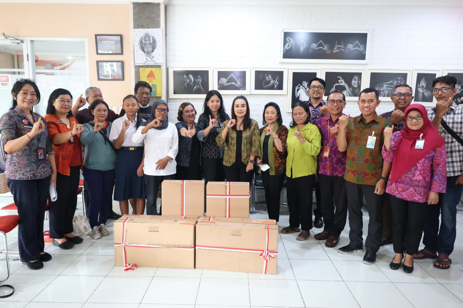 Pemkot Denpasar Serahkan Bantuan Modal dan Perlindungan Sosial bagi Penyandang Disabilitas.