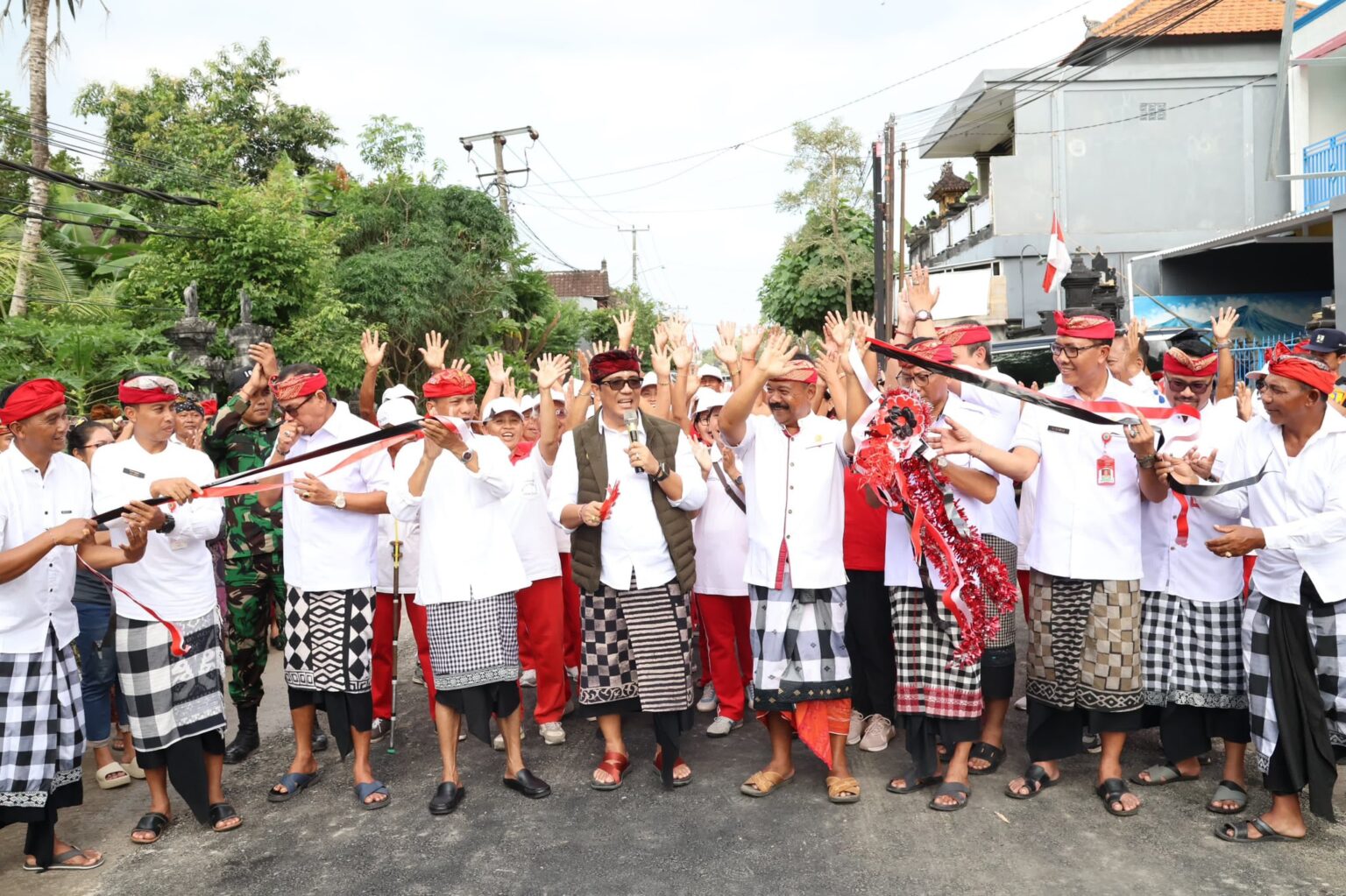 Bupati Sanjaya Resmikan Jalan Desa Tista, Pemkab Tabanan Gerak Cepat