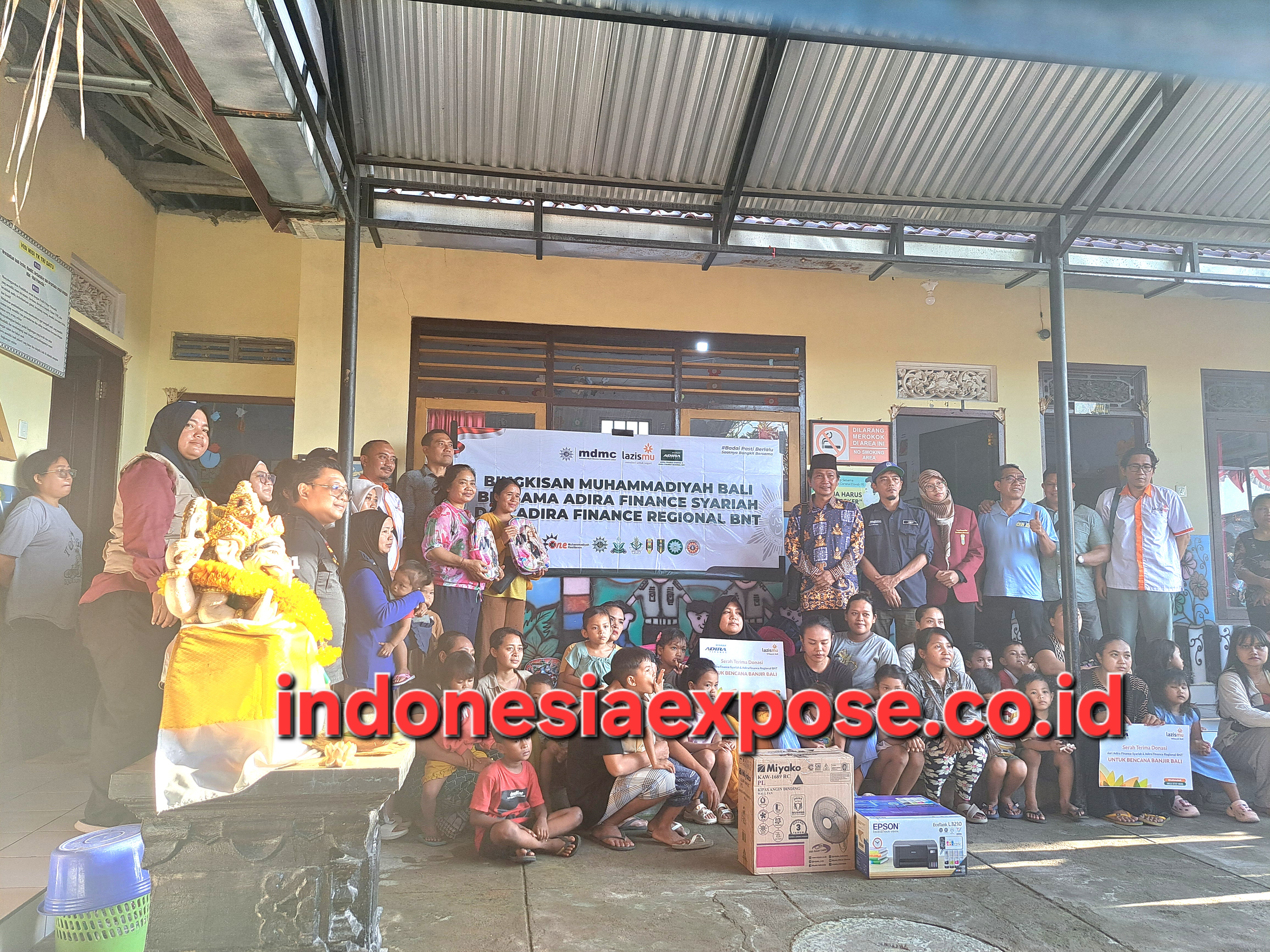 Penyaluran Bantuan untuk Sekolah Terdampak Banjir di Bali, MDMC Gandeng Adira Finance Syariah dan Lazismu