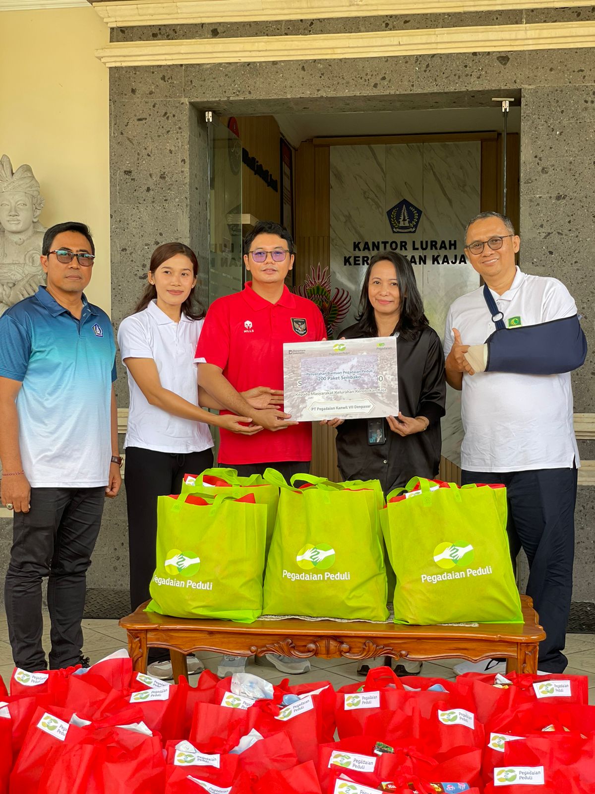 Banjir Bali: Pegadaian  Kanwil VII Bali Nusra Salurkan  600 Paket Sembako