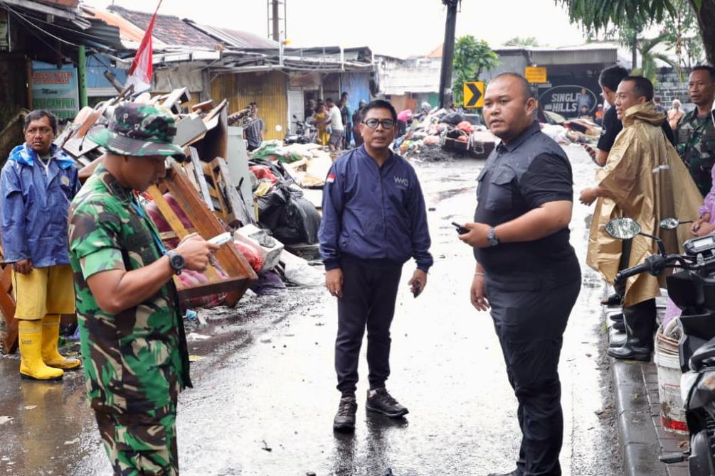 Wawali Arya Wibawa Koordinir Penanganan Sampah Pasca Banjir di Jalan Bukit Tunggal Pemecutan