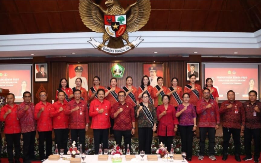 Bupati Sanjaya Kukuhkan Ny. Rai Wahyuni Sanjaya Sebagai Bunda PAUD Kabupaten Tabanan