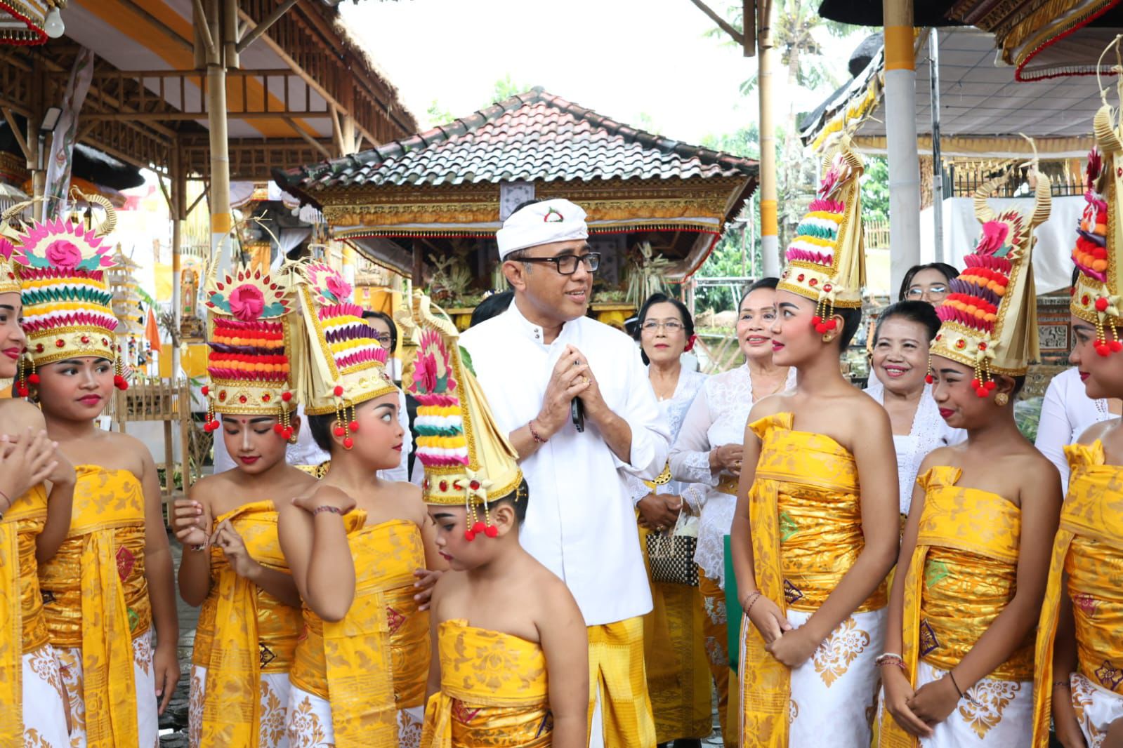 Wali Kota Jaya Negara Hadiri Upacara Karya Mamungkah Ngenteg Linggih Padudusan Agung di Pura Penataran Agung Pinatih Puri Telikup Gianyar