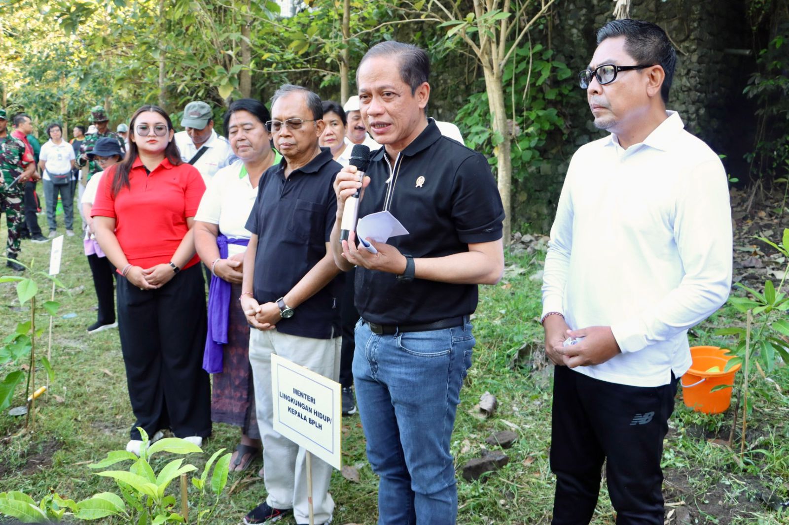 Menteri LH dan Gubernur Koster, Wawali Arya Wibawa Tanam Pohon di Taman Kehati
