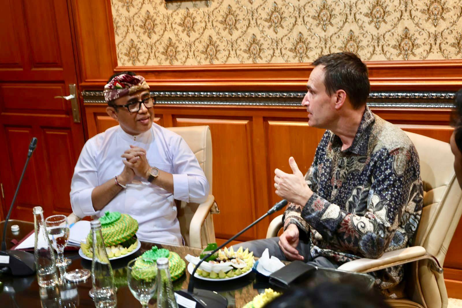 Walikota Jaya Negara Terima Kunjungan Dubes Finlandia, Jajaki Peluang Kolaborasi Masalah Perkotaan.