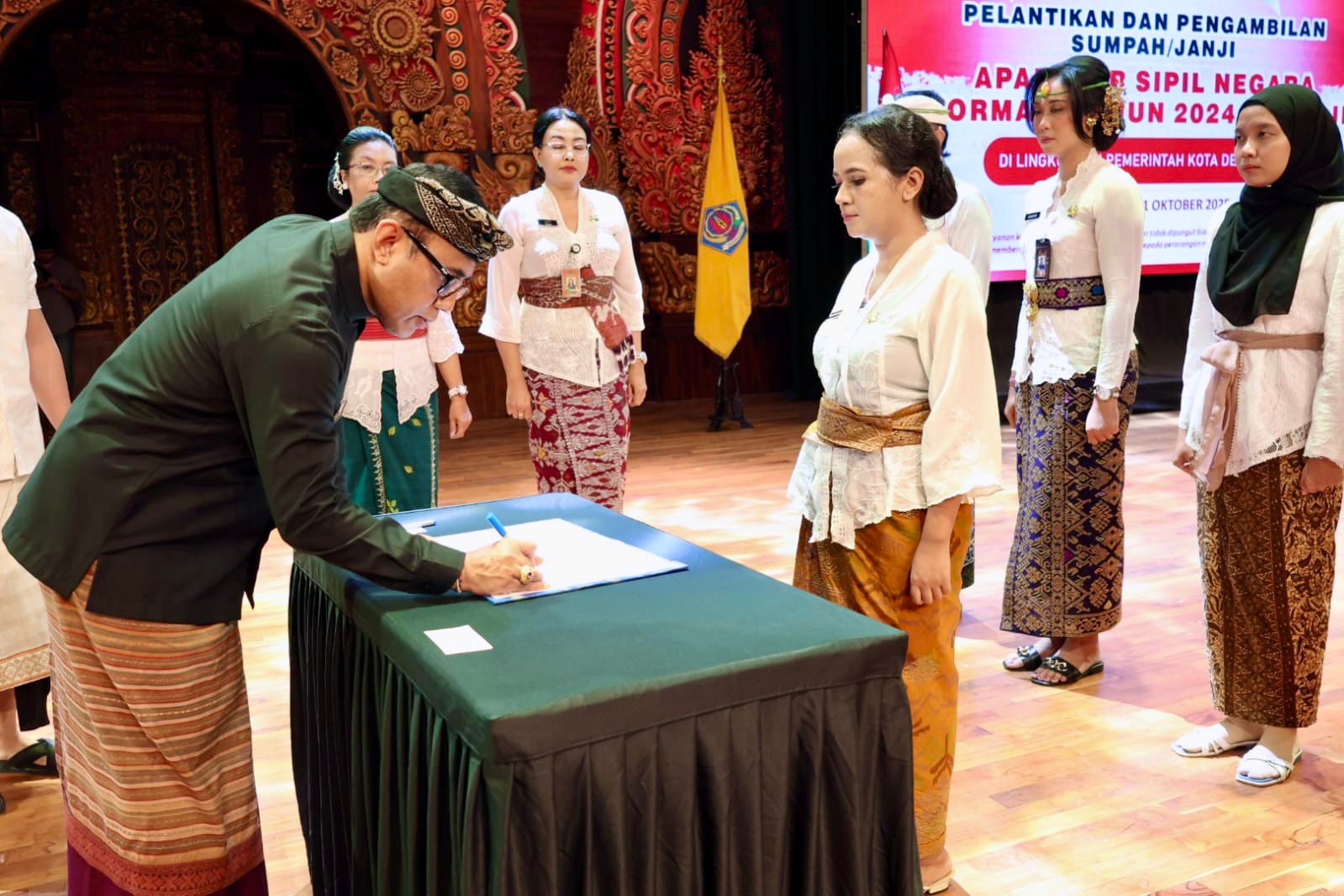 Wali Kota Jaya Negara Lantik 495 PPPK Tahap II, Tegaskan Komitmen Pemkot Denpasar Untuk Tingkatkan Status dan Kesejahteraan Tenaga Kontrak