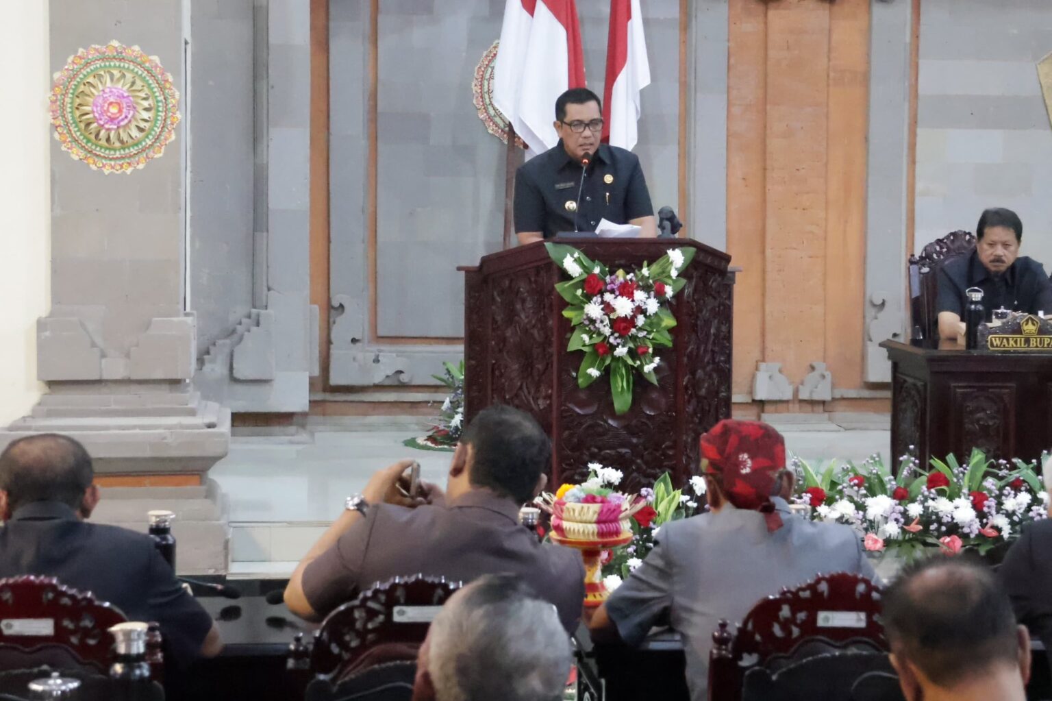Hadiri Rapat Paripurna DPRD Kab. Tabanan, Bupati Sanjaya Sampaikan Empat Ranperda Strategis