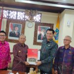 Pansus TRAP DPRD Bali Serahkan Rekomendasi Lift Kaca Kelingking ke Gubernur Koster : Isinya Masih Dirahasiakan