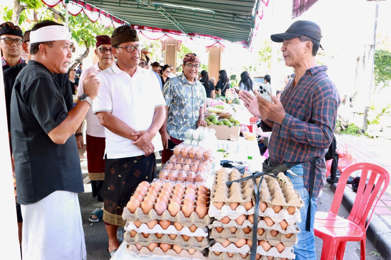 Tekan Inflasi Jelang Hari Raya Galungan dan Kuningan, Sekda IB Alit Wiradana Buka Festival Bazar Pangan Yowana Desa Adat Sanur