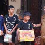 Wabup Dirga Serahkan Bantuan Sosial, Pemkab Tabanan Tegaskan Kepedulian pada Anak Yatim Piatu