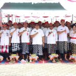 Bupati Sanjaya Pimpin Persembahyangan Purnama, Pemkab Tabanan Kokohkan Kebersamaan