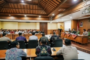 Bupati Berdialog Dengan Tokoh Masyarakat Kerobokan Kelod Cari Solusi Terbaik Uji Coba Rekayasa Arus Lalin