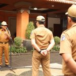 Pj. Sekda Eddy Mulya Pimpin Apel Disiplin, Tekankan Peningkatan Kinerja dan Pelayanan Masyarakat Sebagai Resolusi Tahun 2026.