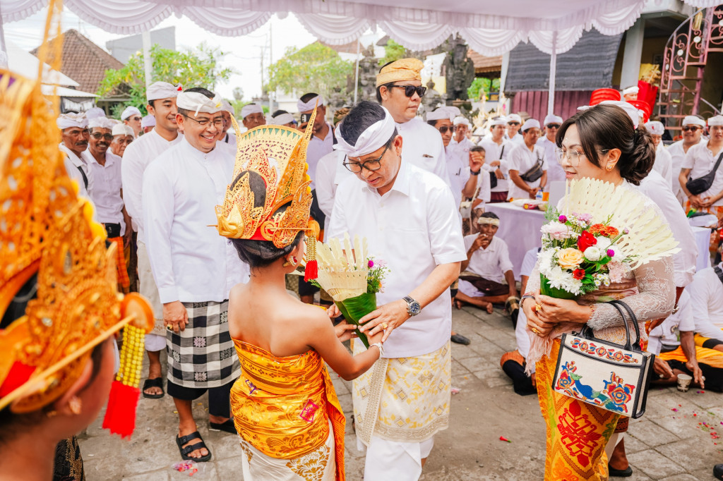 Bupati Adi Arnawa Tekankan Pengelolaan Sampah Mandiri dan Program Pendidikan Gratis
