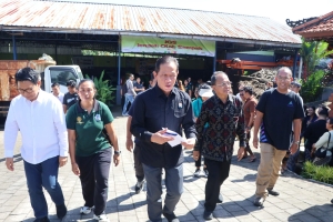 Menteri LH Sidak TPS3R Badung, Wajibkan Teba Modern di Setiap Rumah