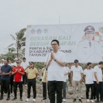Bupati dan Ketua DPRD Badung Pimpin Gerakan Bersih Sampah di Pantai Petitenget