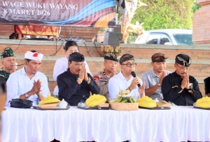 Pesangkepan Agung Pecalang Kesiman Walikota Jaya Negara Tekankan Penguatan Kasukertan Krama