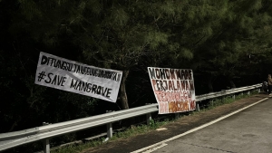 Spanduk Sindiran Muncul di Kawasan Mangrove Mati Bali, Diduga Terkait Dugaan Kebocoran Pipa BBM