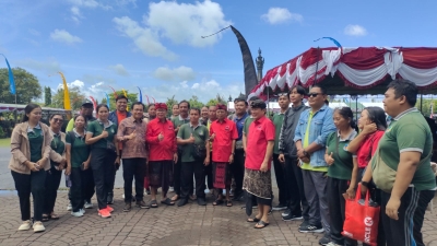 Pasar Rakyat PKK Bali Ramai ! Gubenur Koster Ajak Warga Belanja Produk Lokal, UMKM Didorong Bangkit