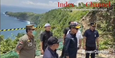 Manuver Bos Proyek Lift Kaca Pantai Kelingking : Menggali Kubur Sendiri