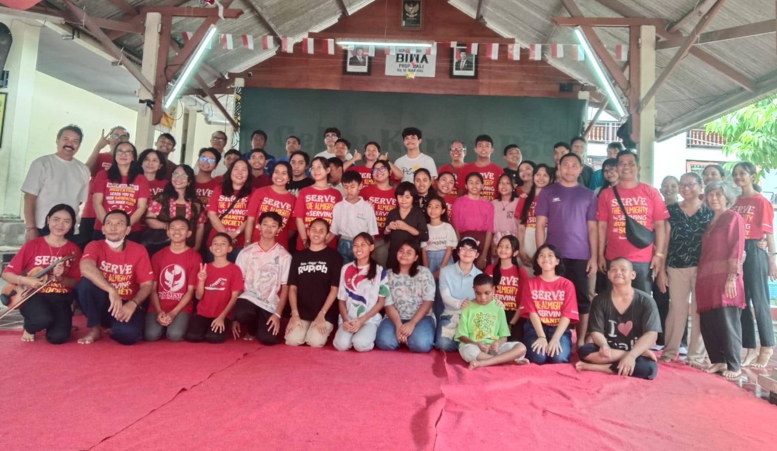 Bakti Sosial Anand Ashram Youth di Yayasan Pendidikan Anak Tuna Netra Denpasar