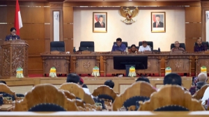 Wagub Giri Prasta Jawab Pandangan Fraksi, Tegaskan Arah Pariwisata Bali Berkualitas dan Reformasi Pajak Daerah