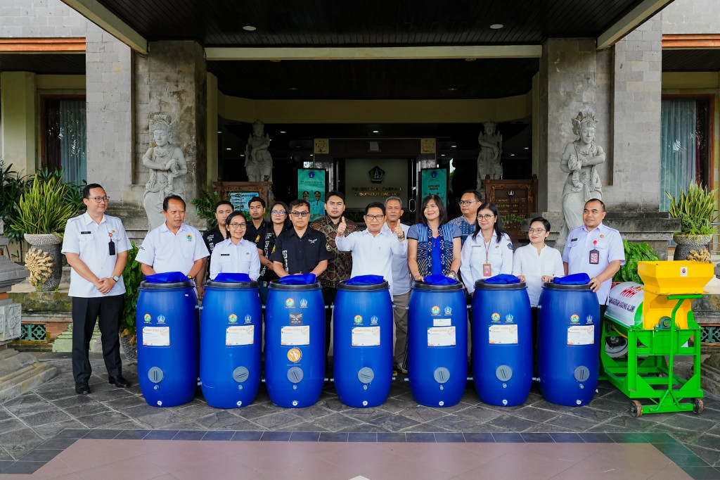 Bupati Badung Terima Bantuan Tong Komposter Program TJSP 