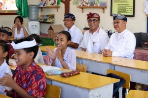 Walikota Jaya Negara Dampingi Mendikdasmen Tinjau Program Revitalisasi di SDN 6 Sumerta