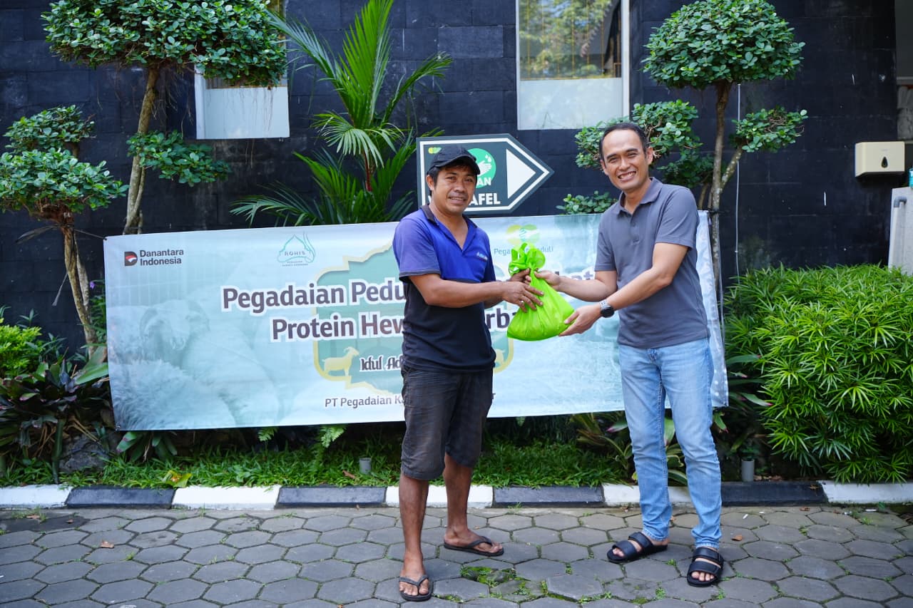 PT. Pegadaian Kanwil VII Bali Nusra Salurkan 89 Hewan Kurban dalam Rangka Hari Raya Idul Adha 1447 H
