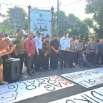 Mahasiswa Kepung DPRD Bali, Legislator Janji Kawal Tuntutan ke Pusat