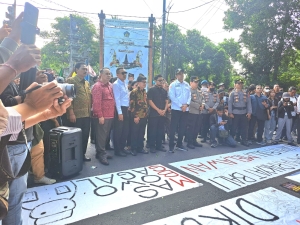 Mahasiswa Kepung DPRD Bali, Legislator Janji Kawal Tuntutan ke Pusat